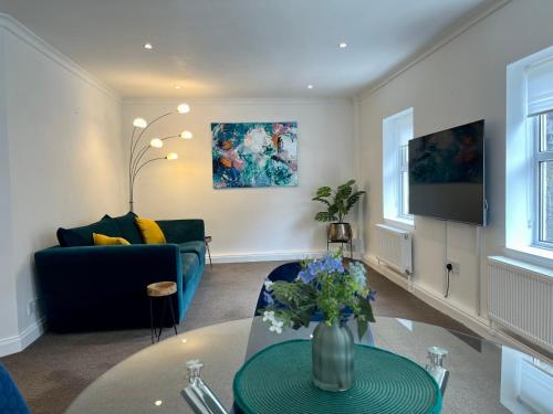 . The Apartment, Bridge House