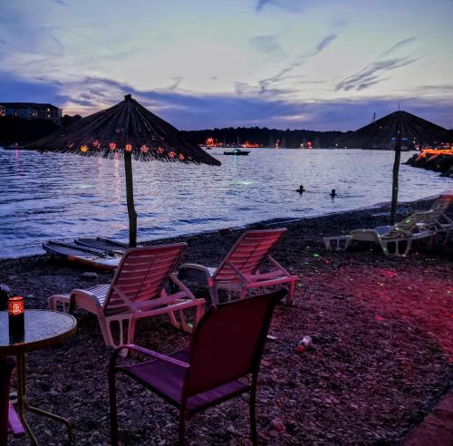 Strand, Vacation home Pula in Vintijan