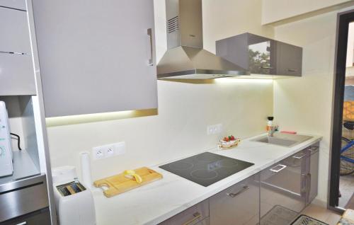浴室, Nice Apartment In Le Cannet With Wifi in 勒卡內