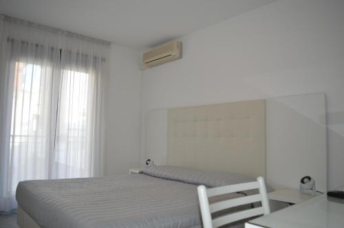 Economy Double Room image 7
