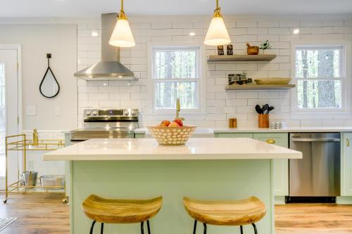 Lovely Apex Vacation Rental on 7 Acres! in Apex, USA