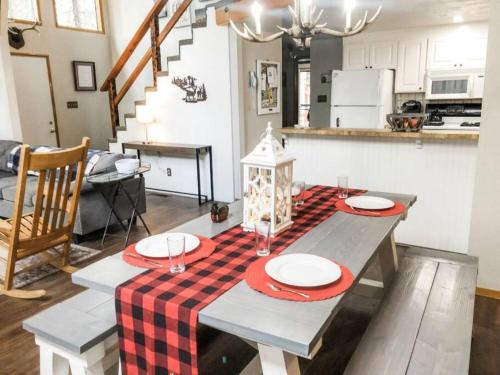 Summer Escape Chalet with Pool Access in BLS, Arnold (foto 10)