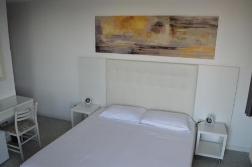 Economy Double Room image 3