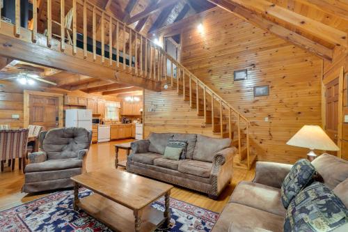 Cabin with Hot Tub about 6 Mi to Downtown Gatlinburg! in Zion Grove (TN)