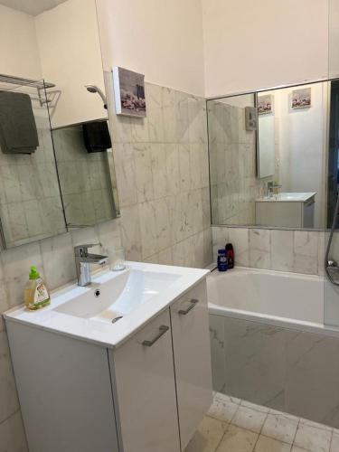 GRAND H -F2, FACE VIEUX- NICE, TERRASSE, ASCENSEUR, CLIMATISATION, Terrace - Nice city center, Nice (fotografie 10)
