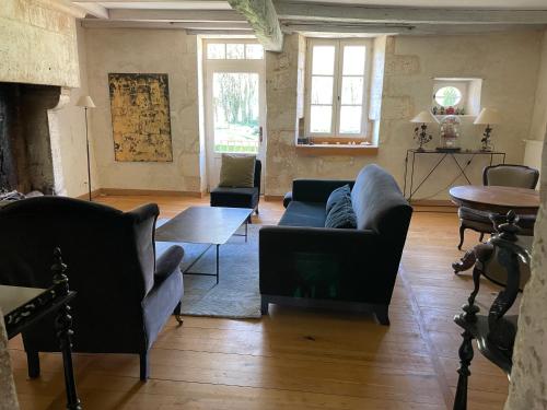 ห้องส่วนกลางสำหรับนั่งเล่น/ดูทีวี, LA CROIX DES GRANGES in ชาปเดย