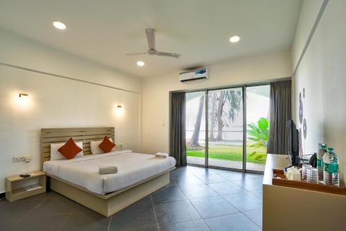 Blu Missel By The River, Panaji