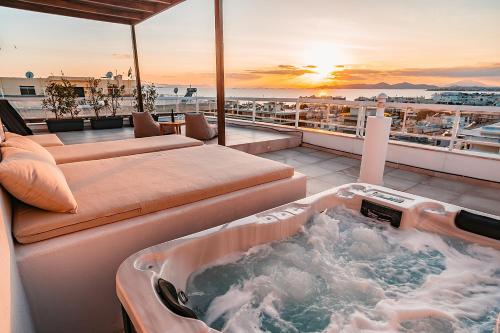 Suites with magical view & jacuzzi, Athens