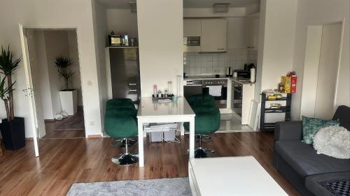 Helle mit Balkon 5 Minuten zum Pool 60q central ,otopark ,Netflix, Bielefeld (fotografie 2)