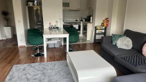 Helle mit Balkon 5 Minuten zum Pool 60q central ,otopark ,Netflix, Bielefeld (fotografie 3)