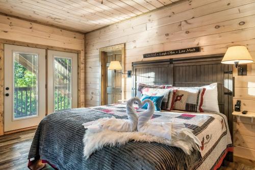 Summer Special, Sleeps 20, Theater, HotTub, Game, Pet Friendly in Pigeon Forge (TN)
