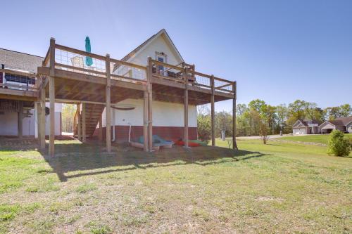 Cozy Alabama Retreat with Hot Tub, Near Ruby Falls!