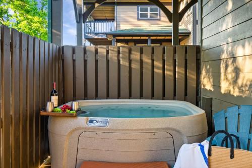 Hot tub, Summer Special, Sleeps 20, Theater, HotTub, Game, Pet Friendly in Pigeon Forge (TN)