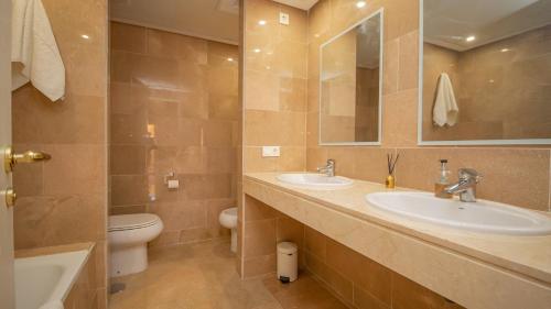 Apartment with Sea View image 5