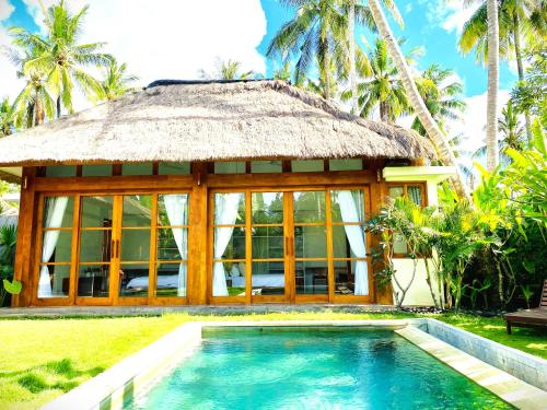 SUNDAY Villa with private pool, near centre and beach