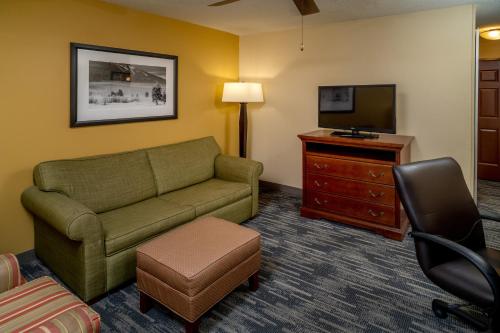 Country Inn & Suites by Radisson Charleston South WV - image 6