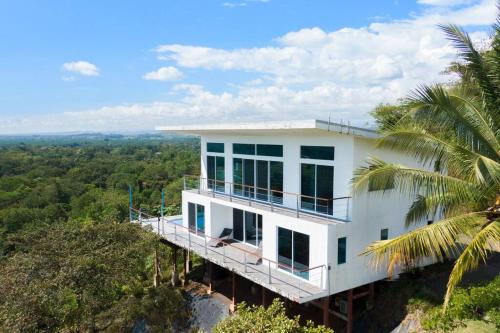 Casa Sol w/ Ocean View & Pool