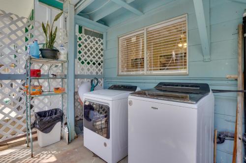 Catalina Island Duplex - Steps to Beach and Pier! - image 12