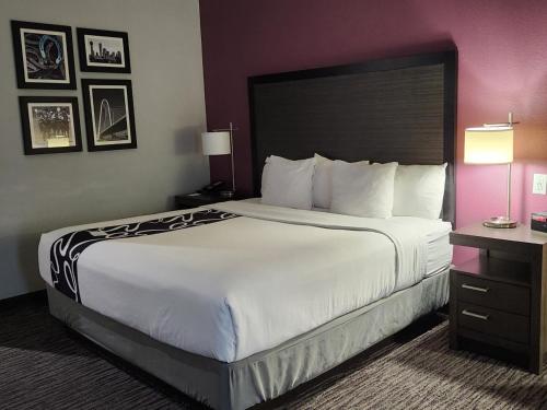 La Quinta Inn & Suites by Wyndham Dallas Grand Prairie North in 어빙