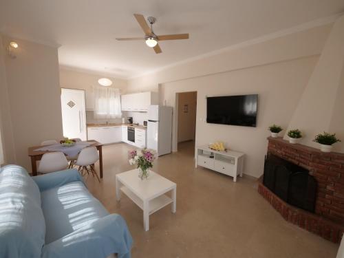 Cozy corner Schinias beach house