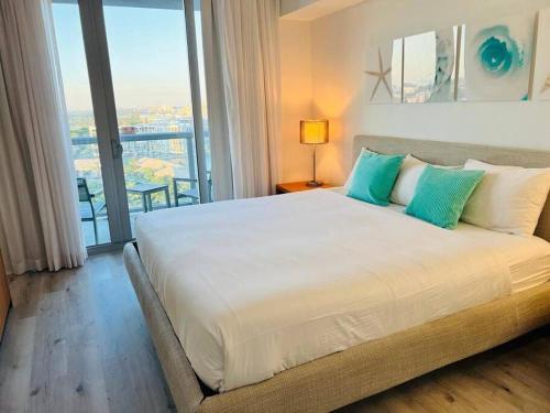 Miami Beach Apartment with Incredible Views 02A in Hallandale Beach, USA