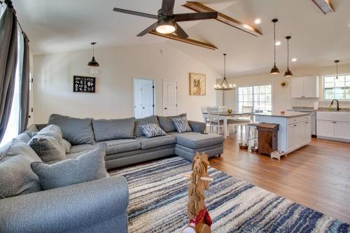 Near Lake Anna Gem with Saltwater Pool and Arcade! Near Lake Anna Gem with Saltwater Pool and Arcade!