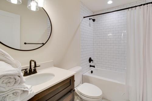 Near Lake Anna Gem with Saltwater Pool and Arcade! Near Lake Anna Gem with Saltwater Pool and Arcade!