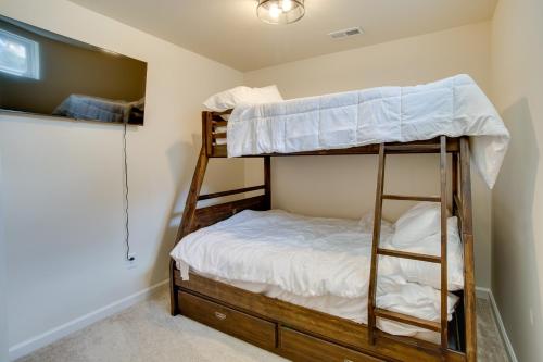 Near Lake Anna Gem with Saltwater Pool and Arcade! Near Lake Anna Gem with Saltwater Pool and Arcade!