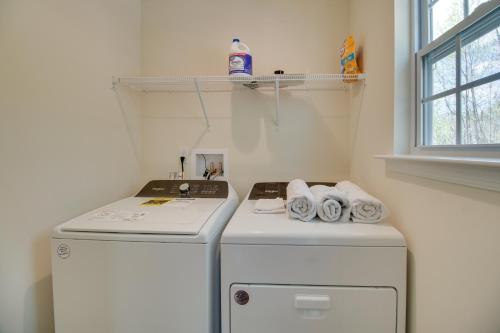 Near Lake Anna Gem with Saltwater Pool and Arcade! Near Lake Anna Gem with Saltwater Pool and Arcade!