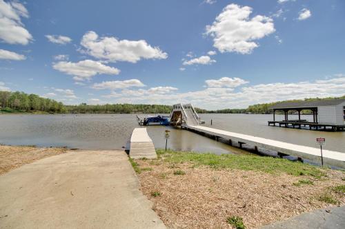 Near Lake Anna Gem with Saltwater Pool and Arcade! Near Lake Anna Gem with Saltwater Pool and Arcade!