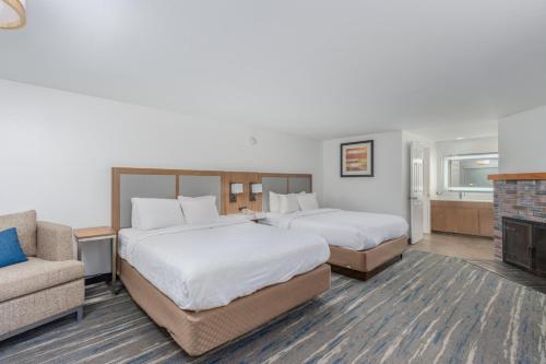 Crossroads Inn & Suites - image 21