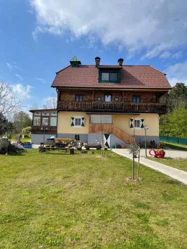 Uriges Bauernhaus mit Blick auf Graz in Graz, Österreich