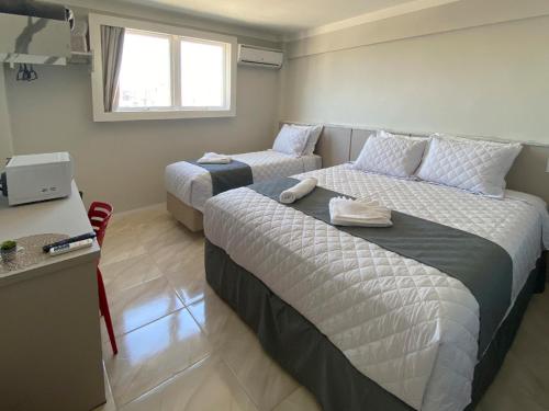 1 king bed, 1 twin bed