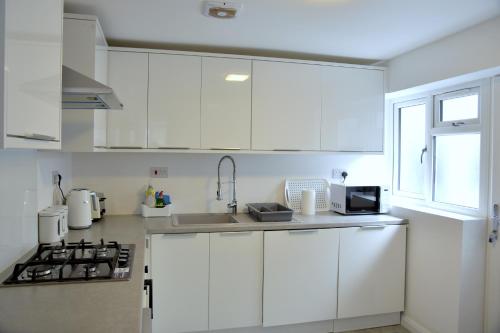 Lindrick Villa- 3BD Bunglow , Free parking- Long stays - Leicester