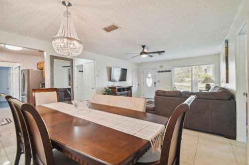Sport és szabadidő, Home Near Weeki Wachee, King Bed, Huge Backyard in Spring Hill