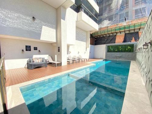 294 - Luxuoso 2 quartos em condomínio com piscina em Bombas