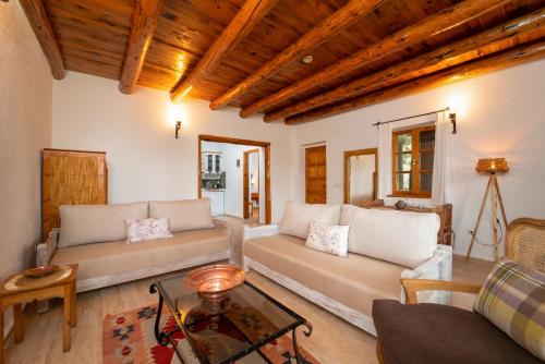 Deluxe Suite with Sea View image 9