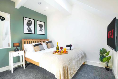 Central Buckingham Apartment #1 with Free Parking, Pool Table, Fast Wifi and Smart TV with Netflix by Yoko Property - Buckingham