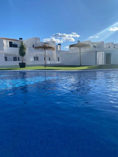 Kolam renang, PANORAMIC design home in Golf Bahia