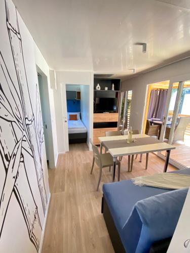 2 bedrooms, 4 beds