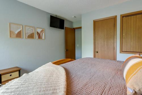 Lakefront Retreat in the Heart of Osage Beach! Lakefront Retreat in the Heart of Osage Beach!