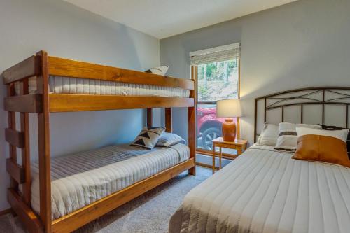 Lakefront Retreat in the Heart of Osage Beach! Lakefront Retreat in the Heart of Osage Beach!