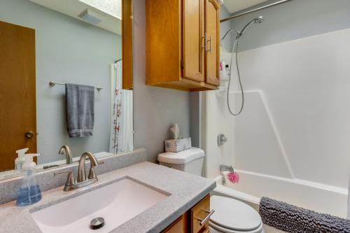 Lakefront Retreat in the Heart of Osage Beach! Lakefront Retreat in the Heart of Osage Beach!