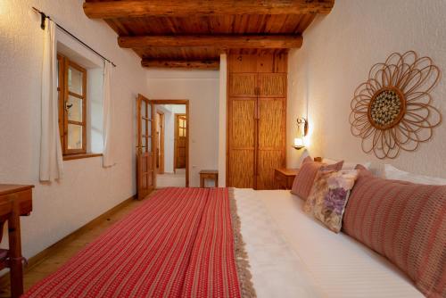 Deluxe Suite with Sea View image 2