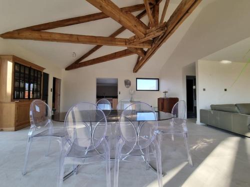 villa avec studio indépendant et piscine (villa avec studio independant et piscine) in Jonquieres (Provence-Alpes-Cote d'Azur)