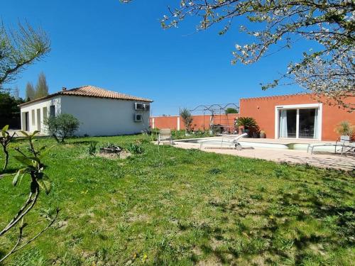 villa avec studio indépendant et piscine (villa avec studio independant et piscine) in Jonquieres (Provence-Alpes-Cote d'Azur)