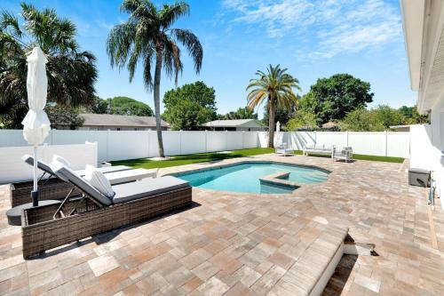 Newly Updated South Tampa Pool Home! - Tampa, FL
