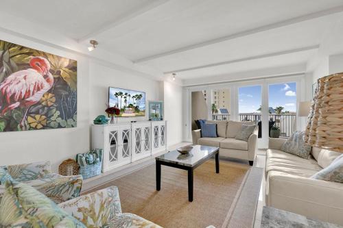 Spectacular Beachfront Property! Shared pools & jacuzzi - image 12