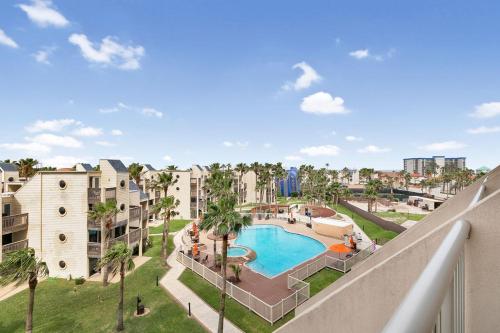 Spectacular Beachfront Property! Shared pools & jacuzzi - image 10