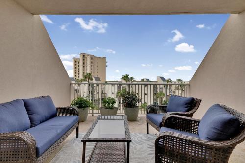 Spectacular Beachfront Property! Shared pools & jacuzzi - image 7